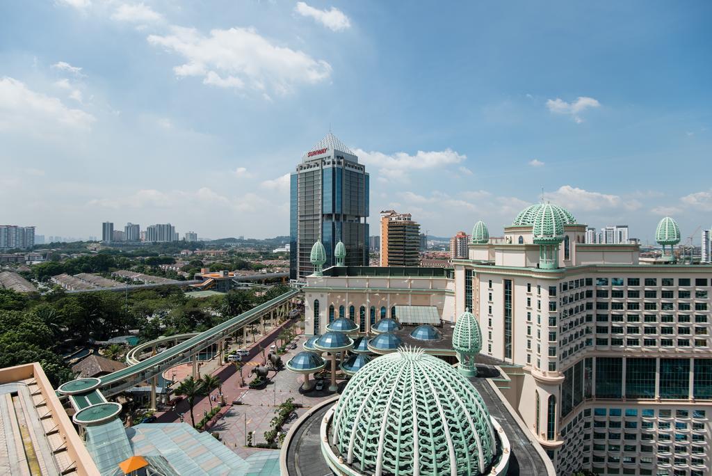 New Town Resort Suites At Pyramid Tower Субанґ-Джая Екстер'єр фото